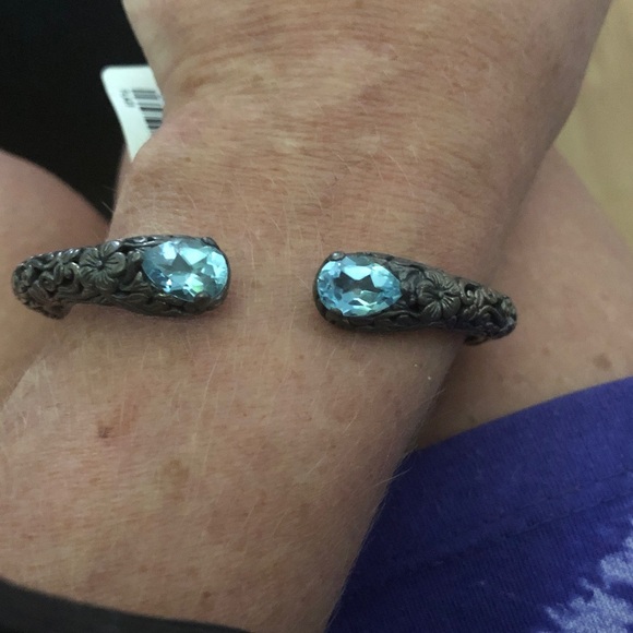 Elegant Silver and Blue Women's Bracelet - Picture 2 of 7